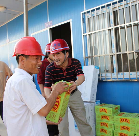 为农民工送上清凉(二)